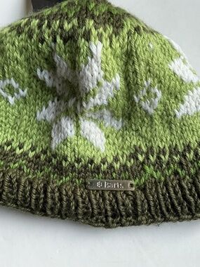 Barts  women green tuque / hat wool and acrylic , one size made in China 🇨🇳